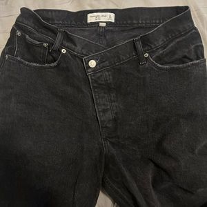A&F High Rise Dad Jeans Criss Crossed Waistband - Black Curve Love 31/12R